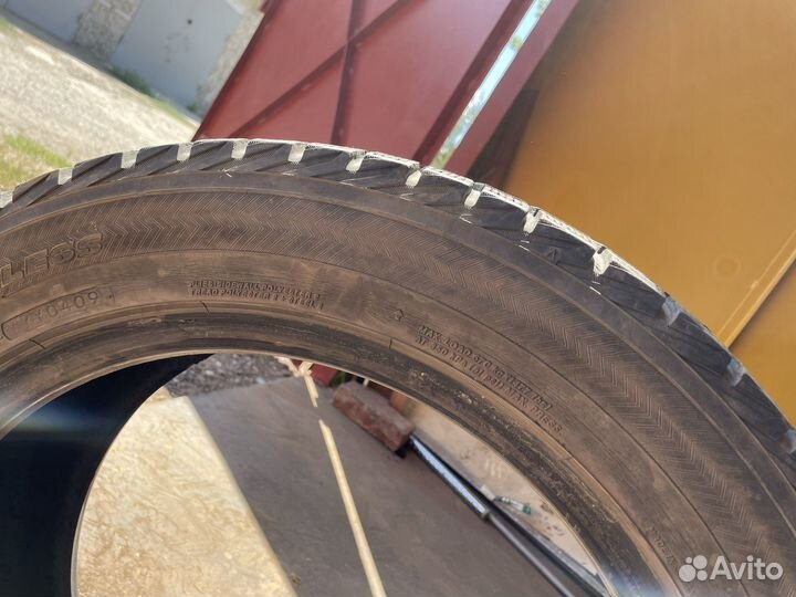 Yokohama 104ZR 215/55 R17