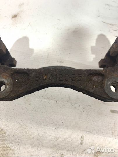 Скоба суппорта передняя Ssangyong Kyron 1 D20DT