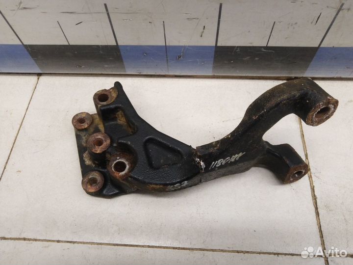 Кронштейн (сопут. товар) Hi Lux 2015