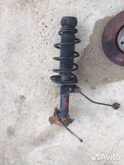 Skoda rapid стойка левая передняя