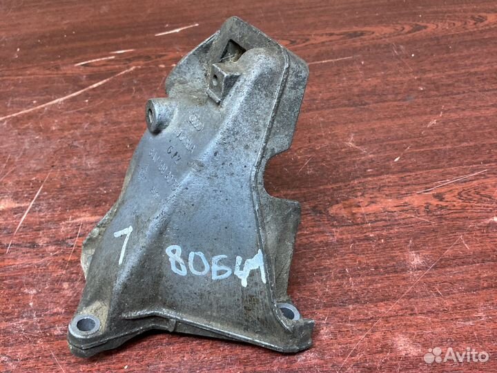 Левый кронштейн двигателя ауди 80 б4