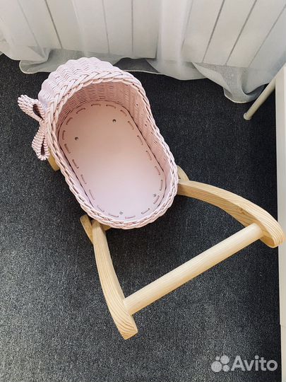 Детская коляска из ротанга