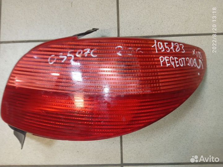 Фонарь задний наружный правый Peugeot 206