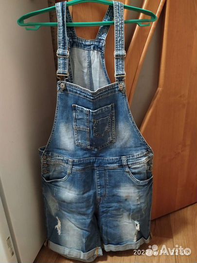 Джинсовый комбинезон