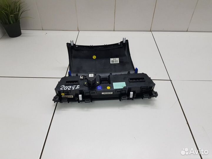 Блок управления климатом (Genesis G80 I)