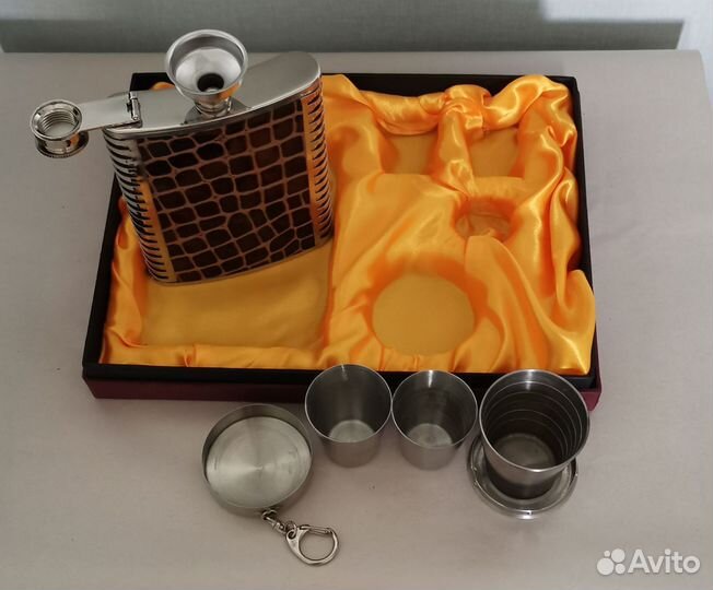 Набор фляжка с рюмками