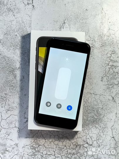 iPhone SE (2020), 64 ГБ