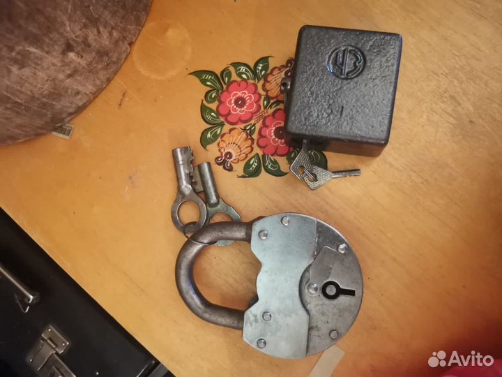 Замок гаражный с ключами времён СССР-2 штуки