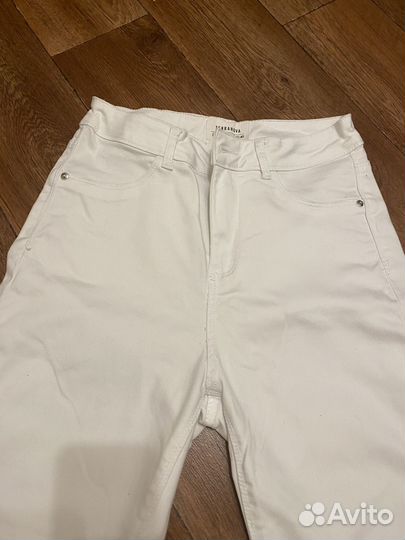 Белые джинсы для девушки 44 р