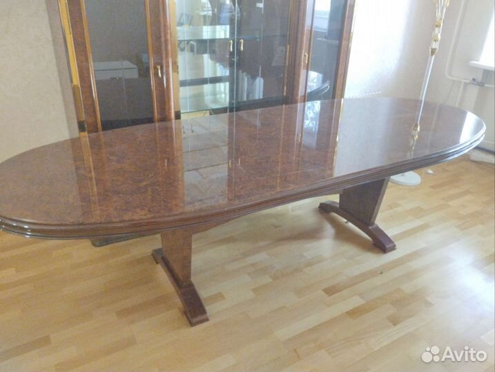 Продам итальянскую мебель(стол, стенка)