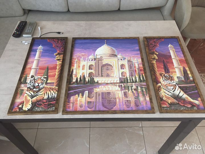 Нарисованная картина по номерам в рамке