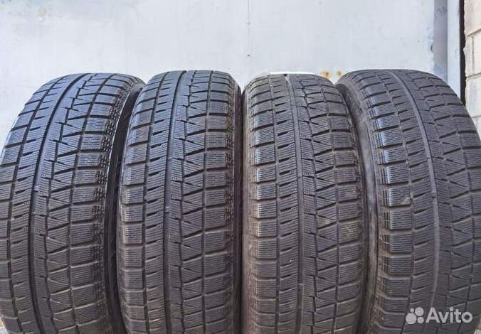Bridgestone Blizzak Revo GZ 215/60 R17 96Q
