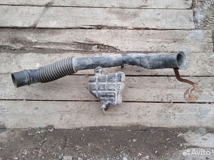 Резонатор воздушного фильтра Nissan Sunny Ниссан