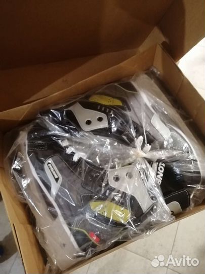 Хоккейные коньки