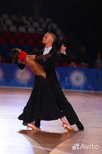 Тренер по бальным танцам