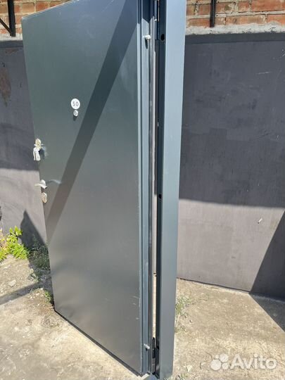 Металлическая дверь бу