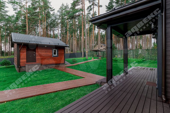 Коттедж 535 м² на участке 30 сот.