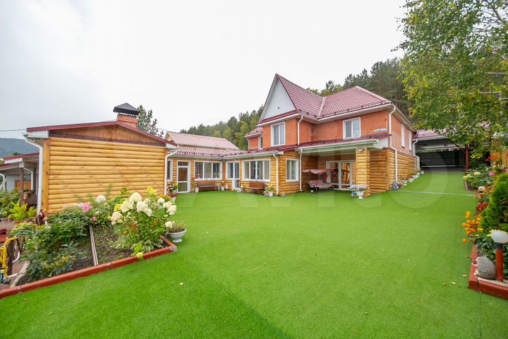 Коттедж 275 м² на участке 10 сот.