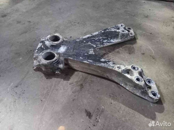 Кронштейн задней подвески центральный kenworth