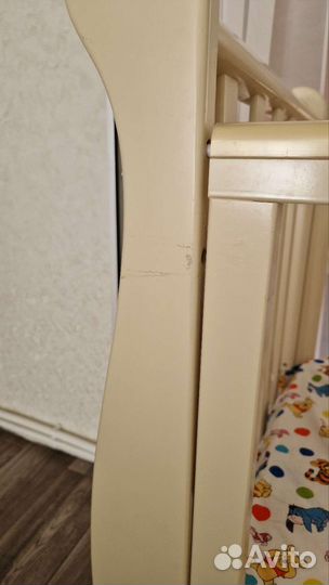 Детская кровать и комод