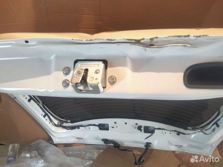 Продам крышку багажника