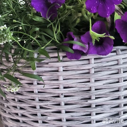 Кашпо-вазон для цветов из ротанга