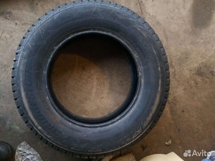 Bridgestone Blizzak DM-V2 215/70 R16