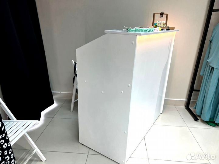 Стойка ресепшен в офис