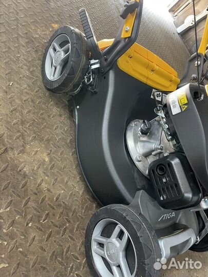 Газонокосилка бензиновая несамоходная Stiga