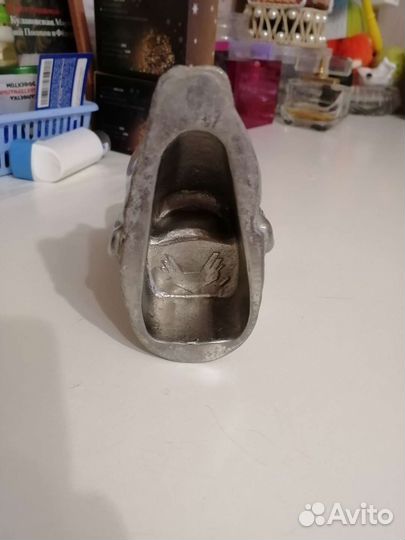 Карандашница с лицом черта