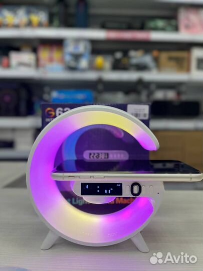 Умная колонка с беспроводной зарядкой