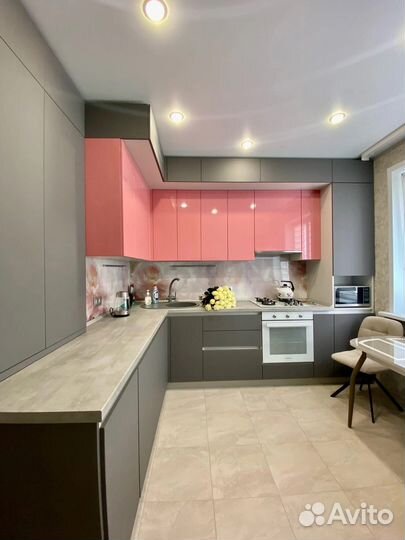 Угловая кухня на заказ. Производство в Новосибирске