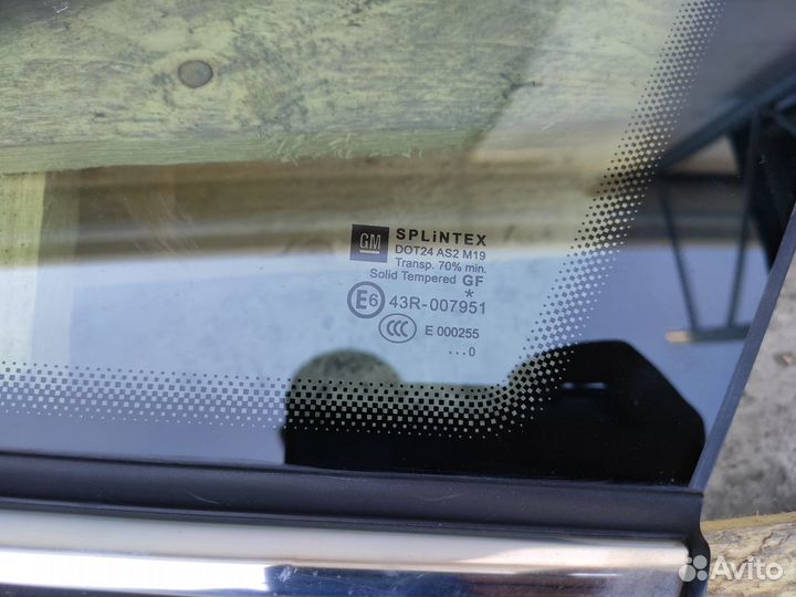 Стекло переднее форточка на Opel Zafira B