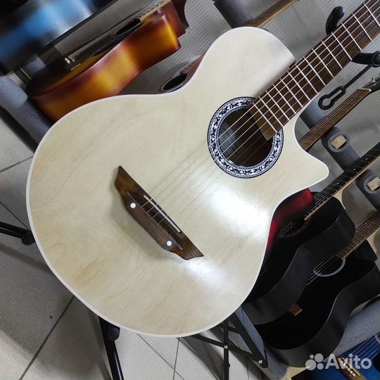 Гитара акустическая с широким грифом новая большая