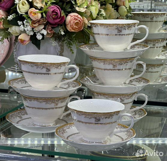 Фарфоровый чайный сервиз