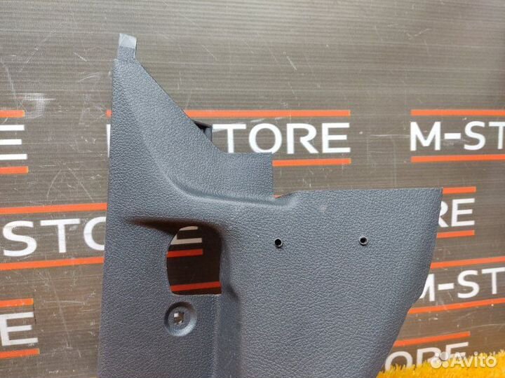 Накладка на порог салона передняя левая Volkswagen