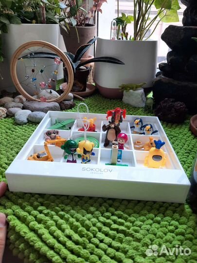 Подставка для киндер коллекций и Лего фигурок