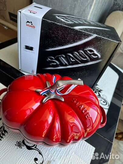 Чугунная эмалированная кастрюля Staub 2.9 л