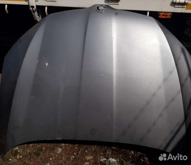 Капот на Skoda superb III