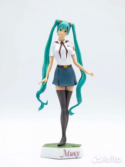 Фигурка Мику из Бесконечного лета