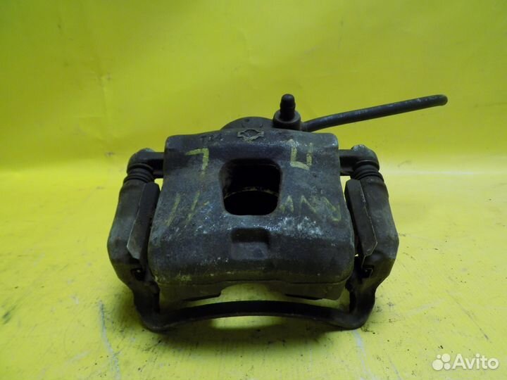 Суппорт передний Nissan Avenir RNW11