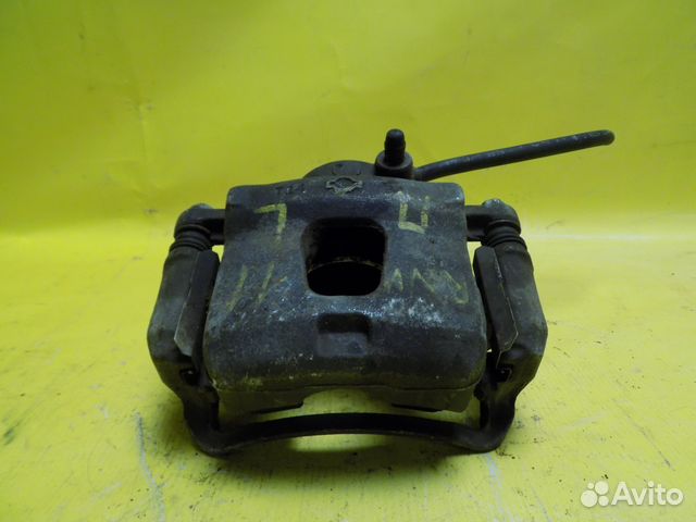 Суппорт передний Nissan Avenir RNW11