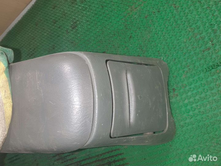 Подлокотник Додж Стратус 96-00г Плимут Бриз