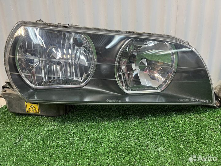 Фары Toyota Chaser 100 ксенон