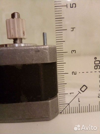 Шаговый двигатель 17