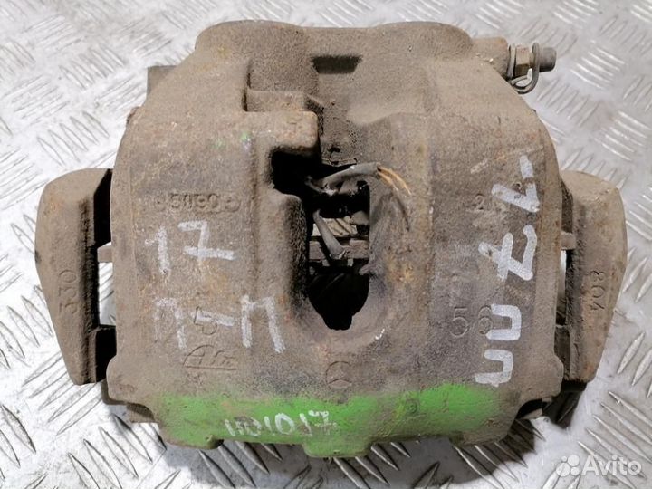 Суппорт передний правый Ml 164