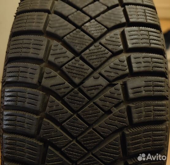 Pirelli Ice Zero FR 215/60 R16 99H