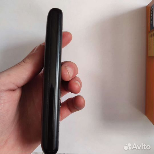 Телефон Philips Xenium E172