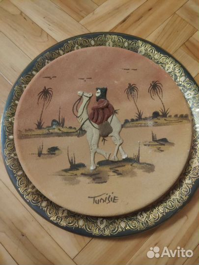 Сувенирная тарелка и пано Тунис