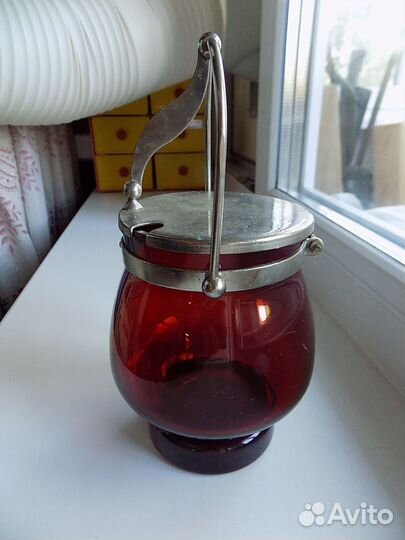 Сахарница из красного стекла. СССР